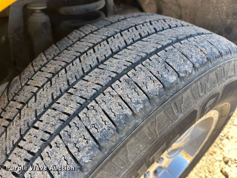 image for item ER4916 2017 Ford F350 Super Duty XL utility bed pickup truck