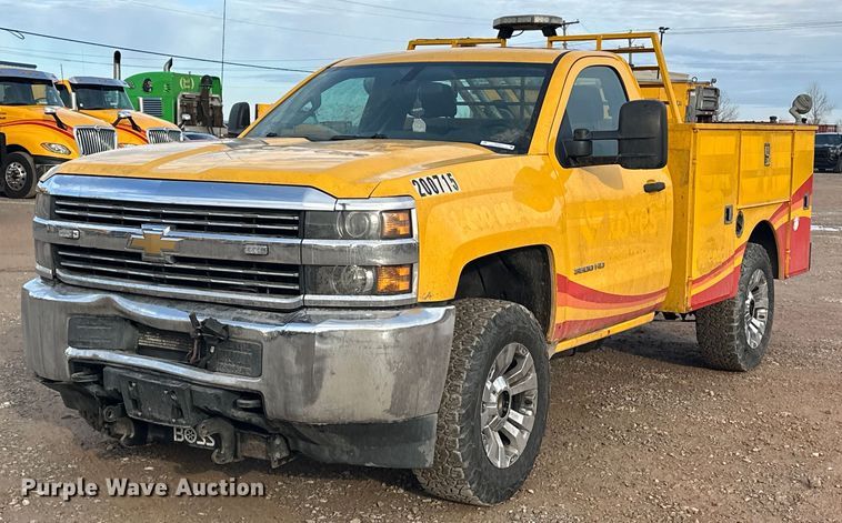 image for item ER4917 2016 Chevrolet Silverado 3500HD utility bed pickup truck