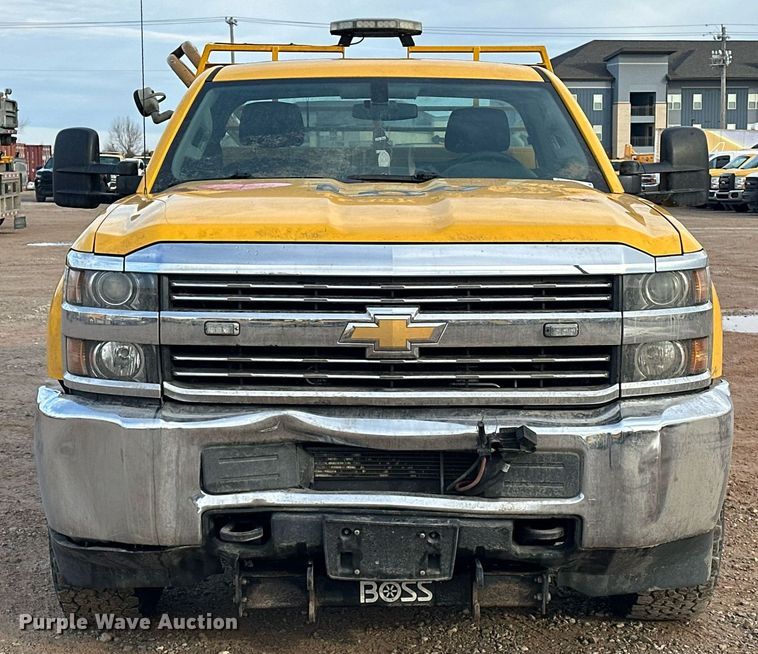 image for item ER4917 2016 Chevrolet Silverado 3500HD utility bed pickup truck