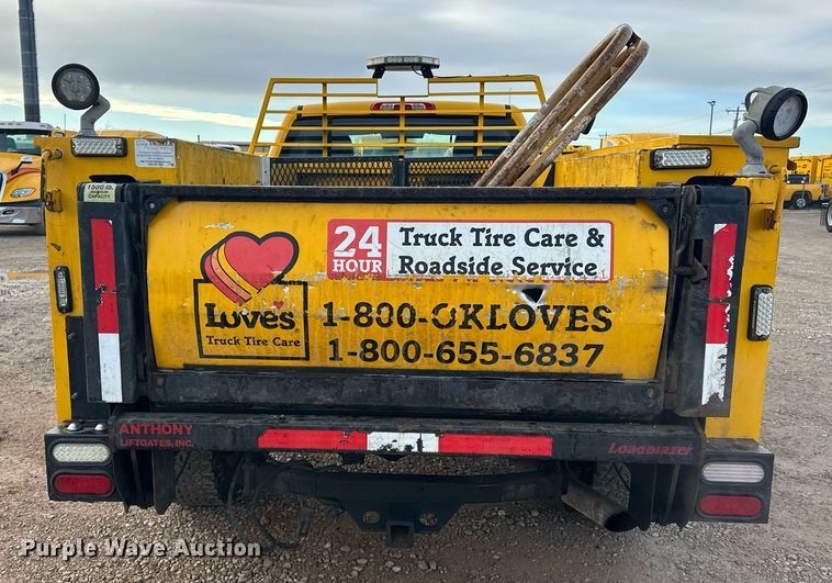 image for item ER4917 2016 Chevrolet Silverado 3500HD utility bed pickup truck