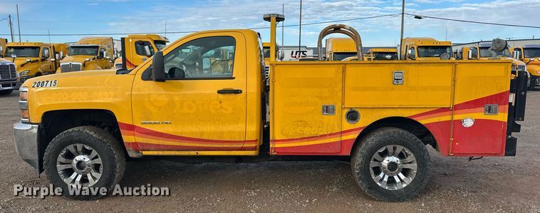 image for item ER4917 2016 Chevrolet Silverado 3500HD utility bed pickup truck