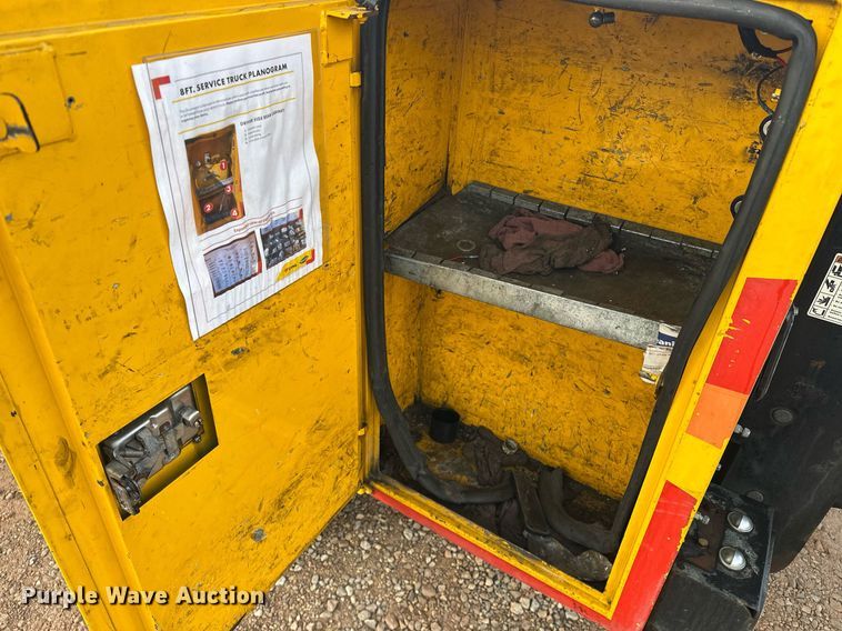 image for item ER4917 2016 Chevrolet Silverado 3500HD utility bed pickup truck