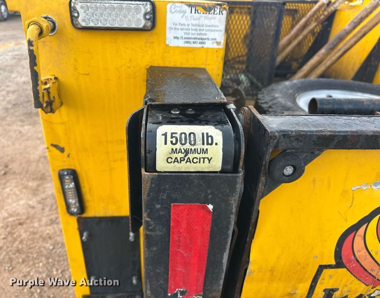 image for item ER4917 2016 Chevrolet Silverado 3500HD utility bed pickup truck