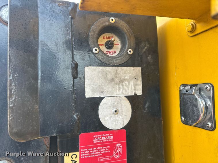 image for item ER4917 2016 Chevrolet Silverado 3500HD utility bed pickup truck