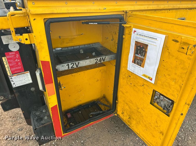 image for item ER4917 2016 Chevrolet Silverado 3500HD utility bed pickup truck