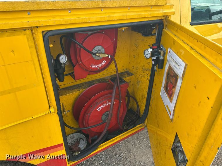 image for item ER4917 2016 Chevrolet Silverado 3500HD utility bed pickup truck