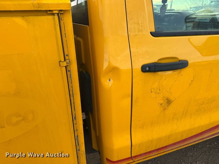 image for item ER4917 2016 Chevrolet Silverado 3500HD utility bed pickup truck