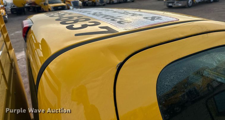 image for item ER4917 2016 Chevrolet Silverado 3500HD utility bed pickup truck