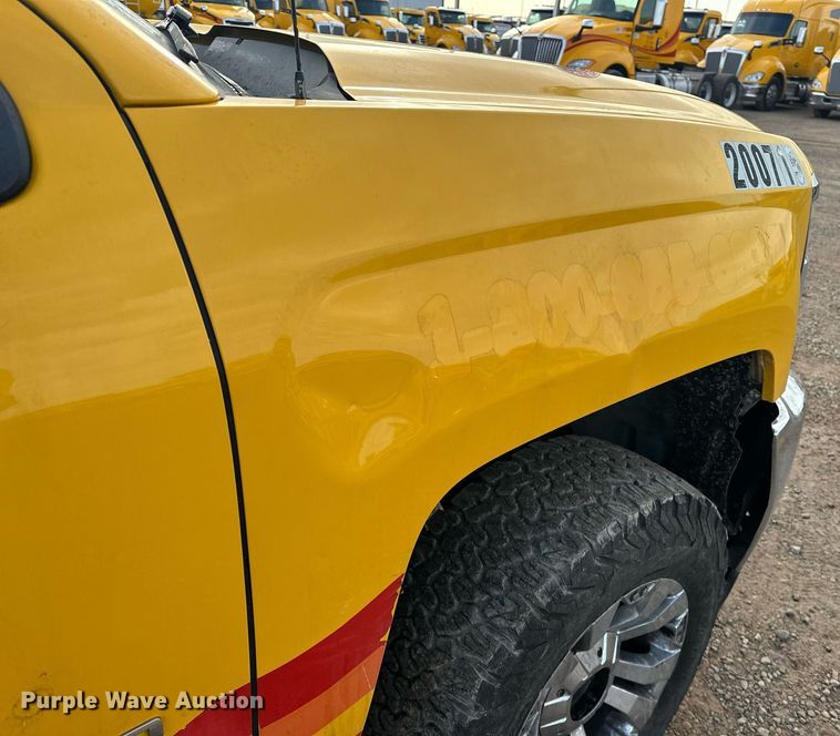 image for item ER4917 2016 Chevrolet Silverado 3500HD utility bed pickup truck