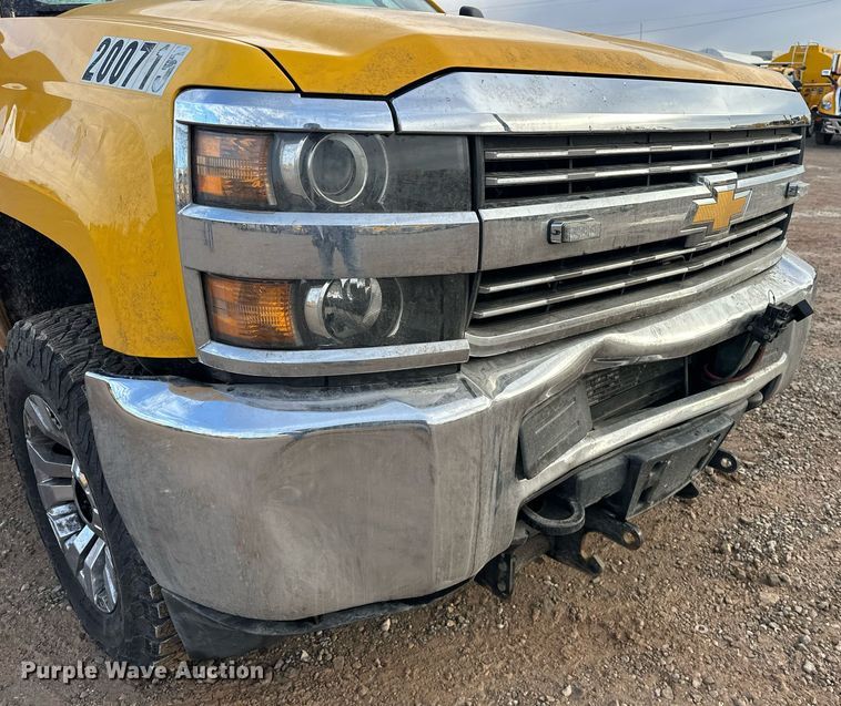 image for item ER4917 2016 Chevrolet Silverado 3500HD utility bed pickup truck