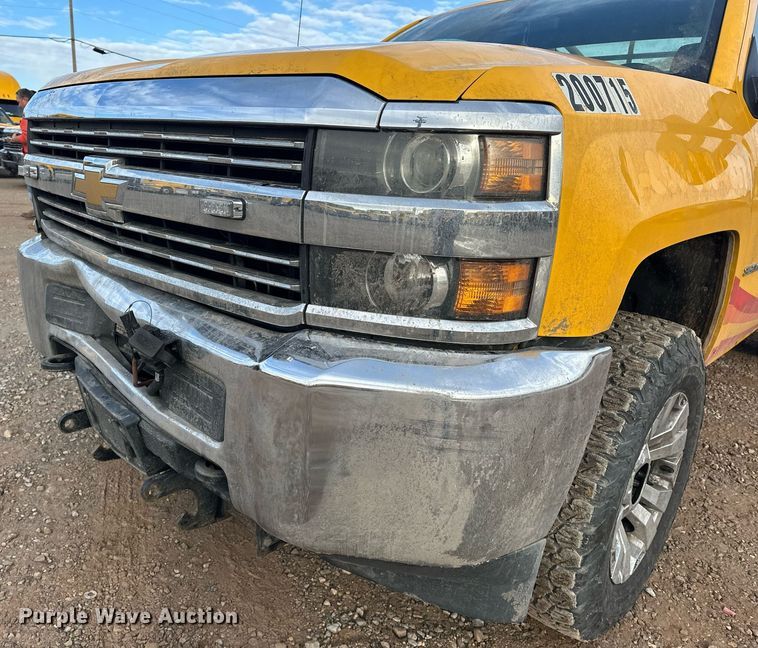 image for item ER4917 2016 Chevrolet Silverado 3500HD utility bed pickup truck