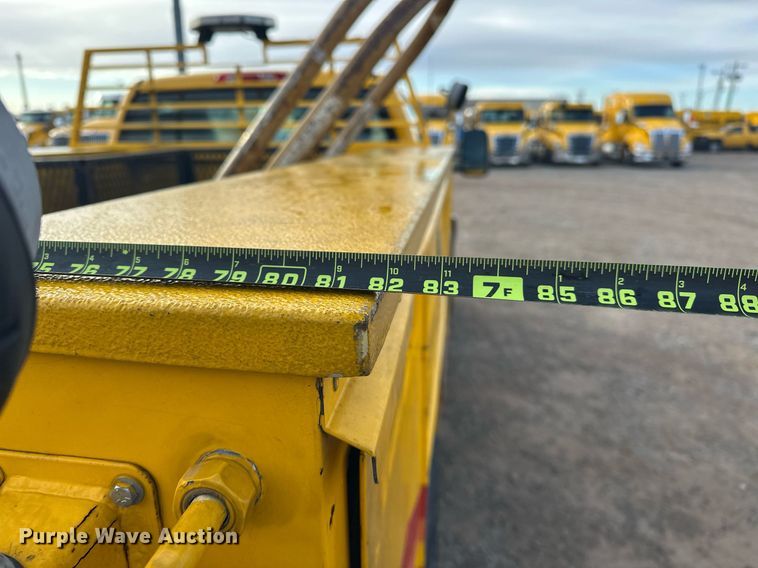 image for item ER4917 2016 Chevrolet Silverado 3500HD utility bed pickup truck