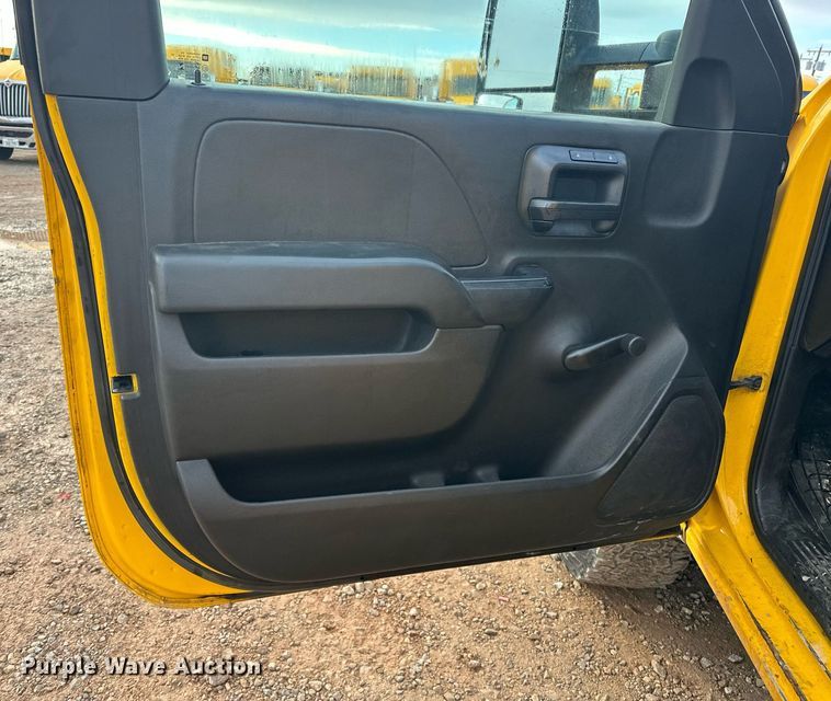 image for item ER4917 2016 Chevrolet Silverado 3500HD utility bed pickup truck