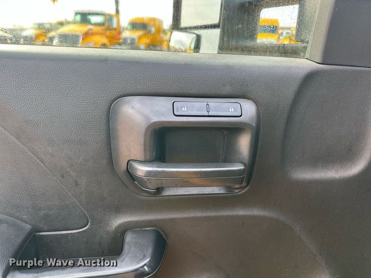 image for item ER4917 2016 Chevrolet Silverado 3500HD utility bed pickup truck