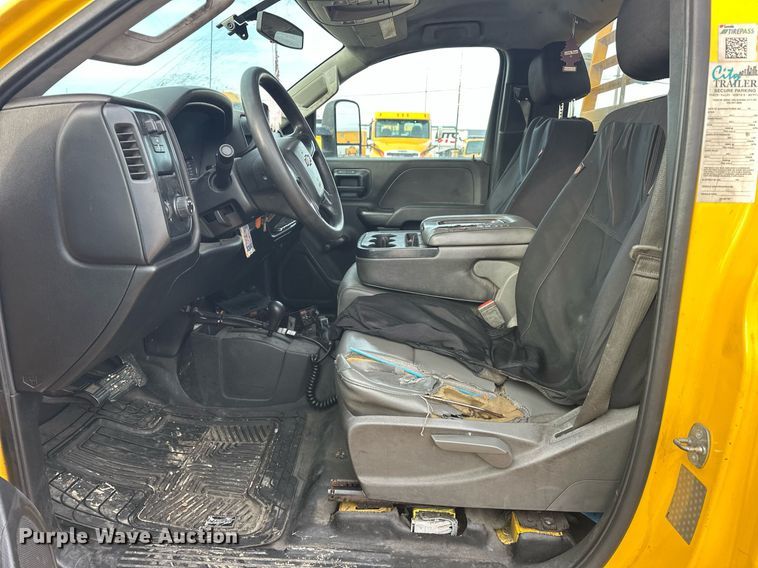 image for item ER4917 2016 Chevrolet Silverado 3500HD utility bed pickup truck