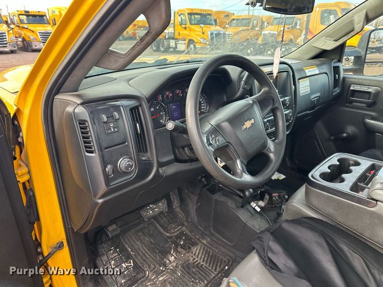 image for item ER4917 2016 Chevrolet Silverado 3500HD utility bed pickup truck