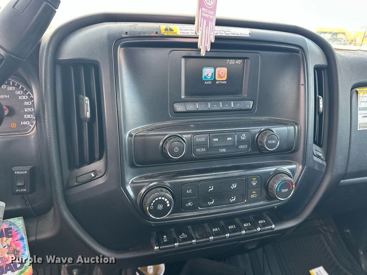 image for item ER4917 2016 Chevrolet Silverado 3500HD utility bed pickup truck