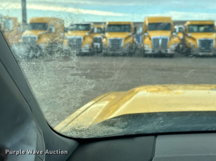 image for item ER4917 2016 Chevrolet Silverado 3500HD utility bed pickup truck