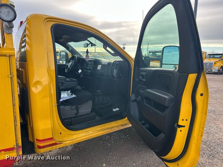 image for item ER4917 2016 Chevrolet Silverado 3500HD utility bed pickup truck