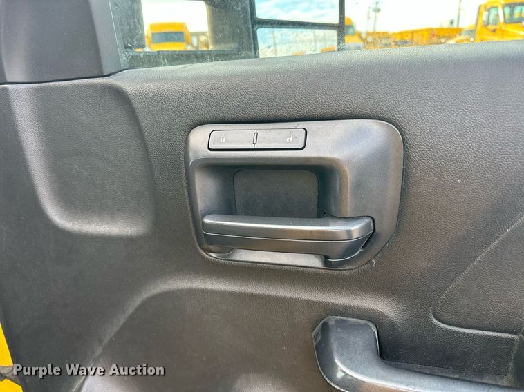 image for item ER4917 2016 Chevrolet Silverado 3500HD utility bed pickup truck