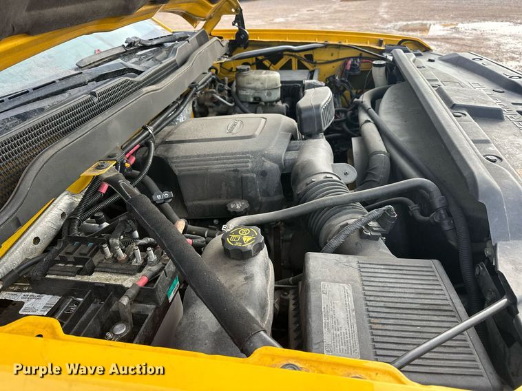 image for item ER4917 2016 Chevrolet Silverado 3500HD utility bed pickup truck