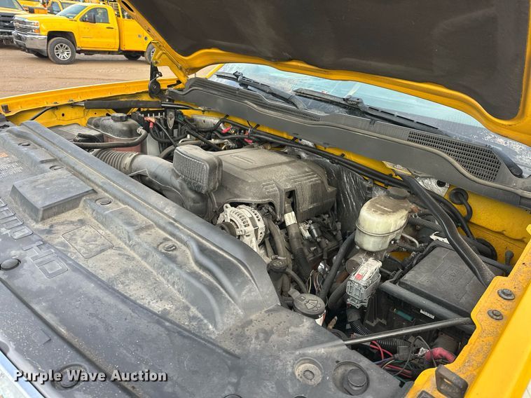 image for item ER4917 2016 Chevrolet Silverado 3500HD utility bed pickup truck