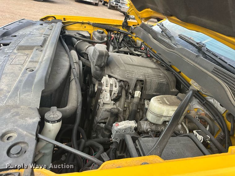 image for item ER4917 2016 Chevrolet Silverado 3500HD utility bed pickup truck