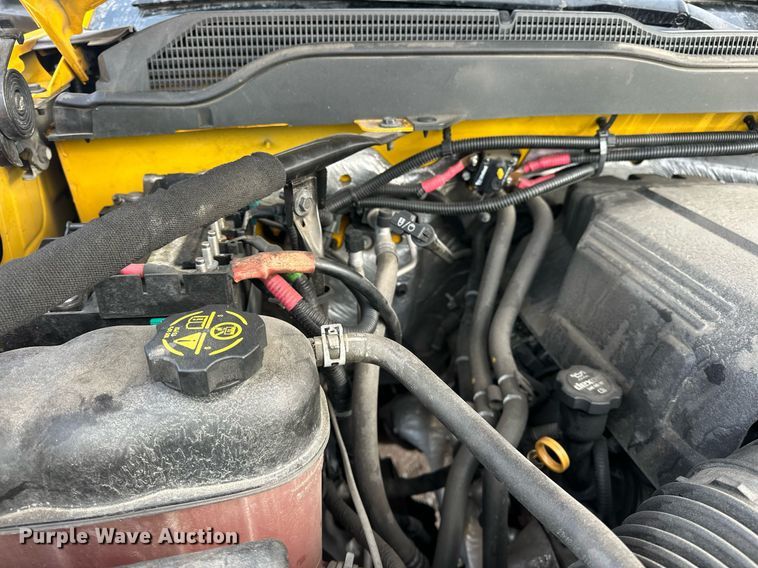 image for item ER4917 2016 Chevrolet Silverado 3500HD utility bed pickup truck