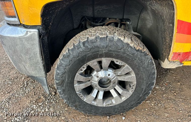 image for item ER4917 2016 Chevrolet Silverado 3500HD utility bed pickup truck