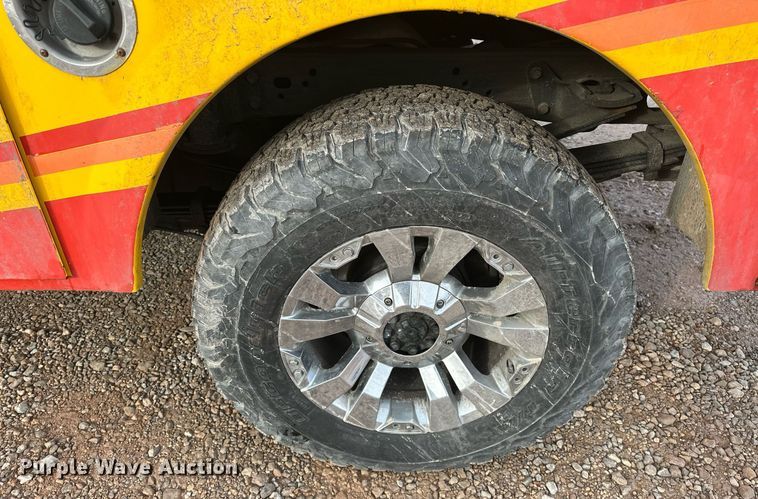 image for item ER4917 2016 Chevrolet Silverado 3500HD utility bed pickup truck