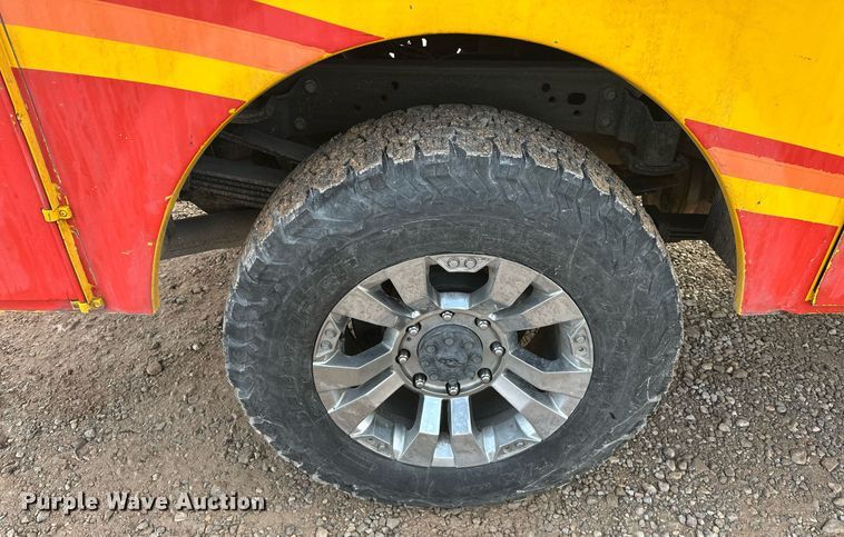 image for item ER4917 2016 Chevrolet Silverado 3500HD utility bed pickup truck