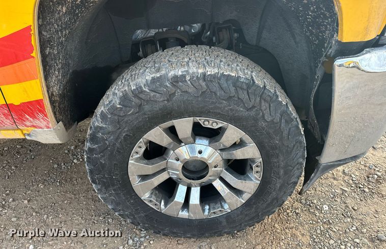 image for item ER4917 2016 Chevrolet Silverado 3500HD utility bed pickup truck