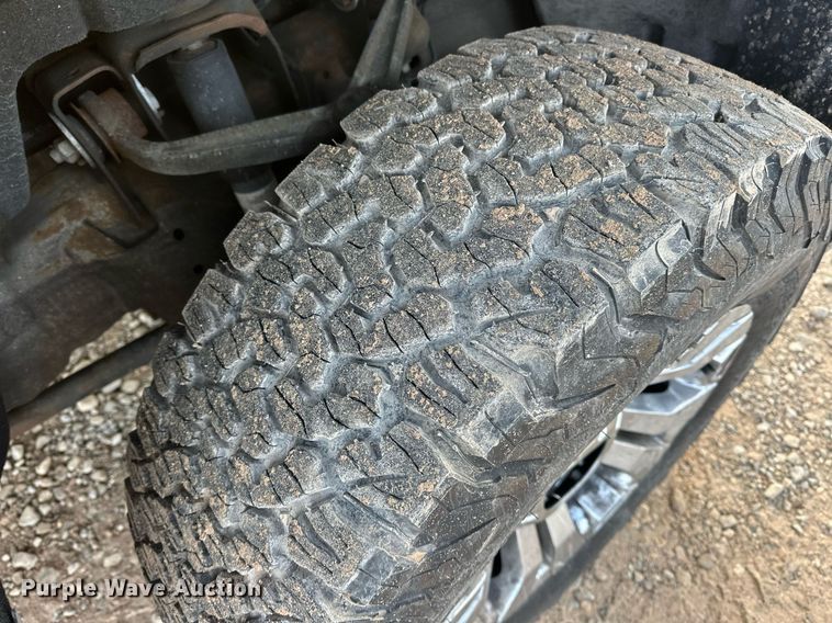 image for item ER4917 2016 Chevrolet Silverado 3500HD utility bed pickup truck