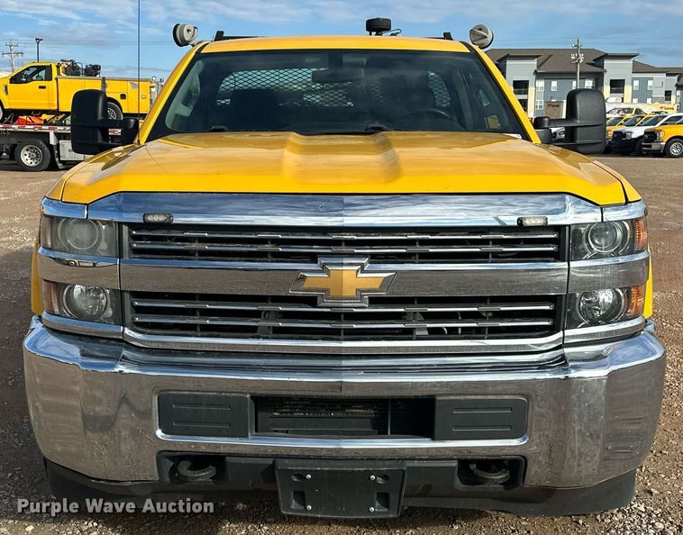 image for item ER4918 2016 Chevrolet Silverado 3500HD utility bed pickup truck