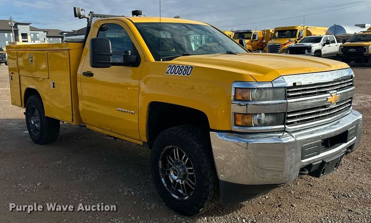 image for item ER4918 2016 Chevrolet Silverado 3500HD utility bed pickup truck