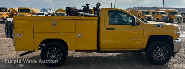 image for item ER4918 2016 Chevrolet Silverado 3500HD utility bed pickup truck