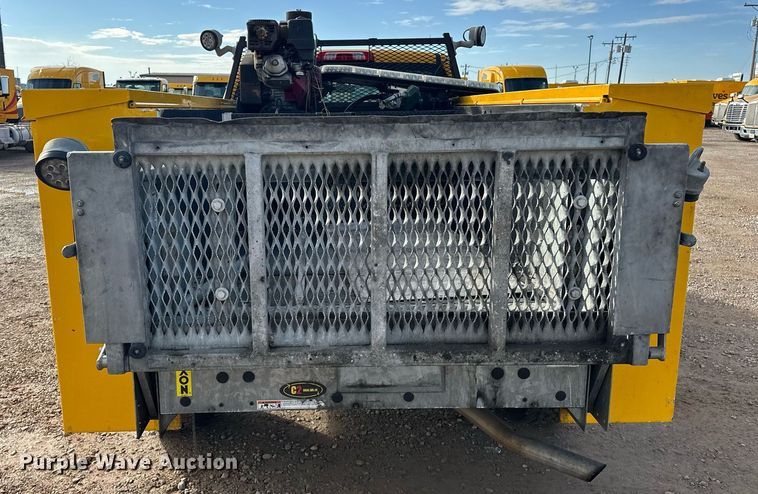 image for item ER4918 2016 Chevrolet Silverado 3500HD utility bed pickup truck