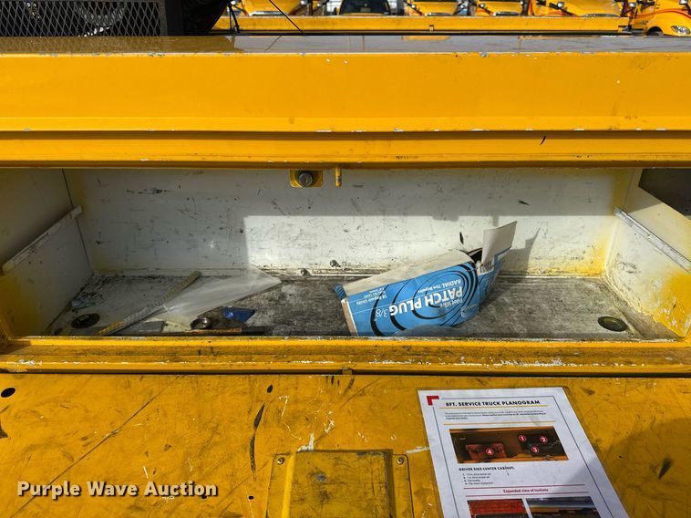 image for item ER4918 2016 Chevrolet Silverado 3500HD utility bed pickup truck