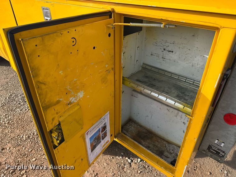 image for item ER4918 2016 Chevrolet Silverado 3500HD utility bed pickup truck