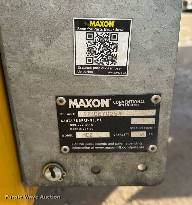 image for item ER4918 2016 Chevrolet Silverado 3500HD utility bed pickup truck