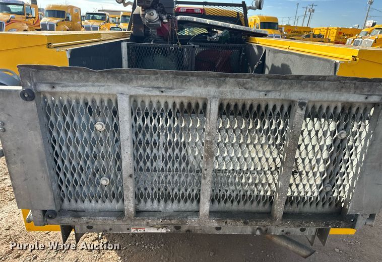 image for item ER4918 2016 Chevrolet Silverado 3500HD utility bed pickup truck