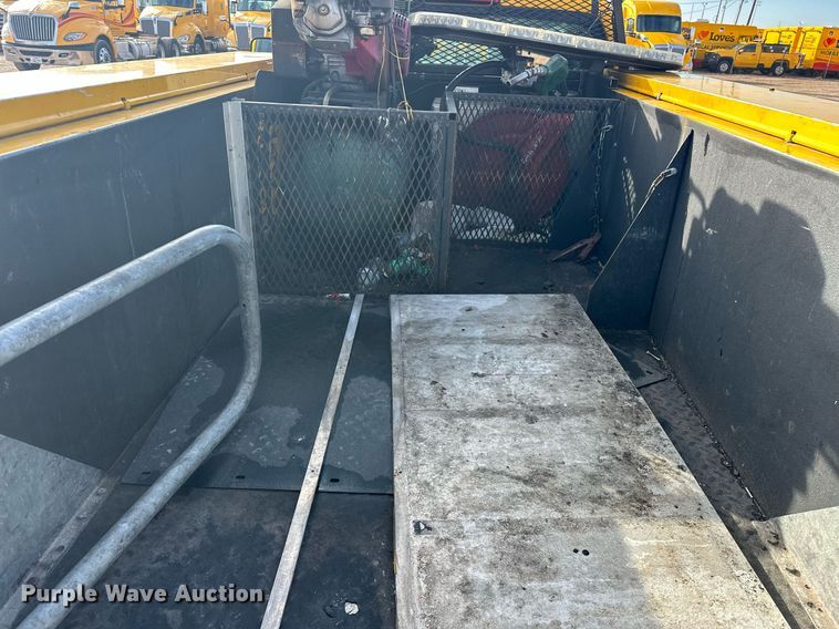 image for item ER4918 2016 Chevrolet Silverado 3500HD utility bed pickup truck