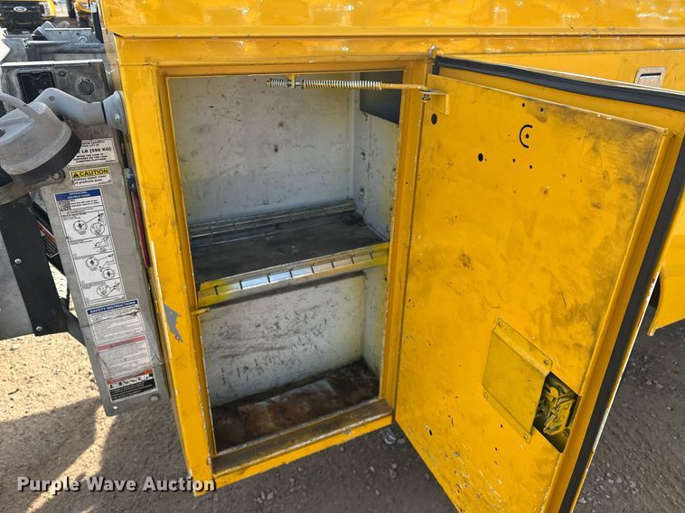 image for item ER4918 2016 Chevrolet Silverado 3500HD utility bed pickup truck