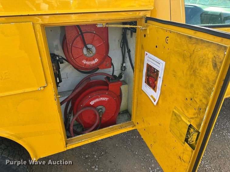 image for item ER4918 2016 Chevrolet Silverado 3500HD utility bed pickup truck