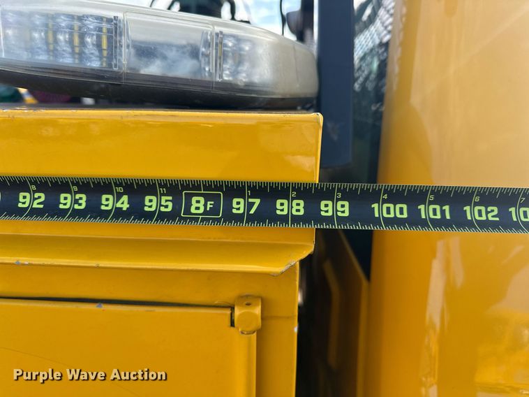 image for item ER4918 2016 Chevrolet Silverado 3500HD utility bed pickup truck