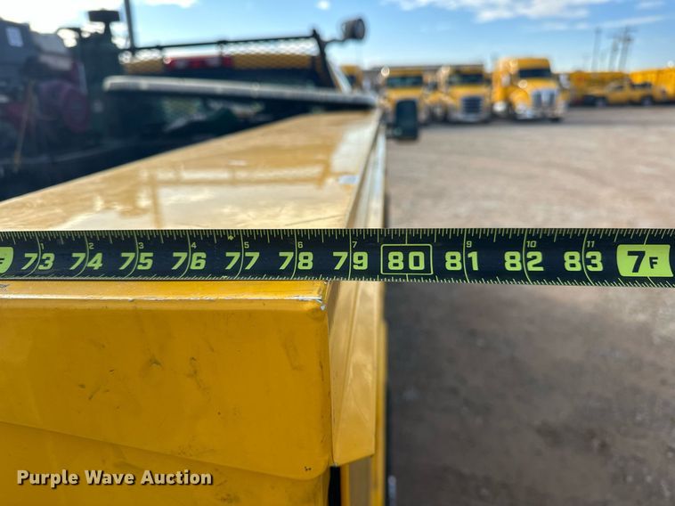 image for item ER4918 2016 Chevrolet Silverado 3500HD utility bed pickup truck