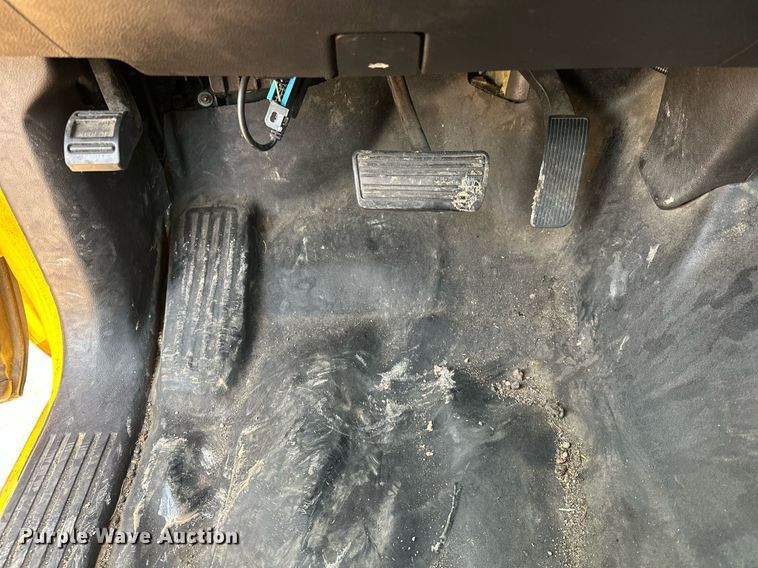 image for item ER4918 2016 Chevrolet Silverado 3500HD utility bed pickup truck