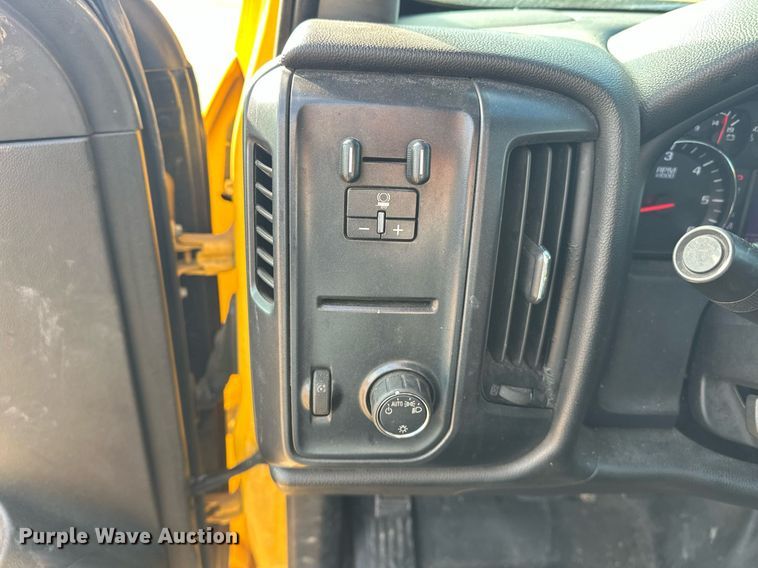 image for item ER4918 2016 Chevrolet Silverado 3500HD utility bed pickup truck