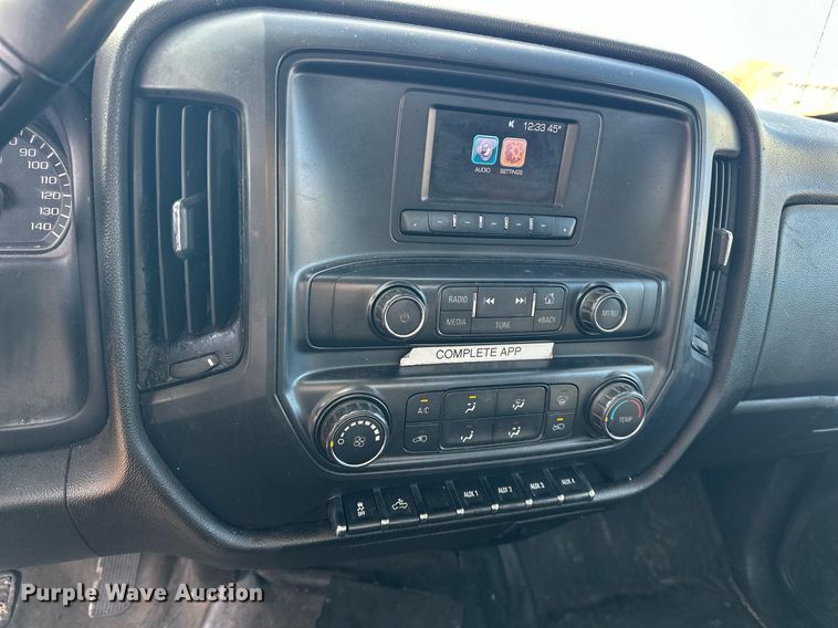 image for item ER4918 2016 Chevrolet Silverado 3500HD utility bed pickup truck