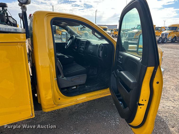 image for item ER4918 2016 Chevrolet Silverado 3500HD utility bed pickup truck